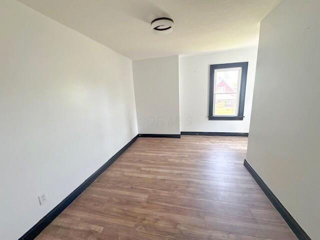 959 Kelton Ave, Columbus, OH 43206 - empty room featuring wood finished floors