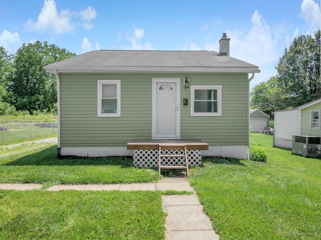 1018 Harrison Ave, Lancaster, OH 43130 - view of front of home with a chimney