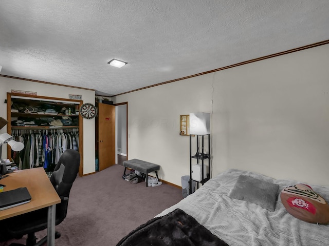 1018 Harrison Ave, Lancaster, OH 43130 - bedroom featuring ornamental molding, carpet, a closet, a desk, and a textured ceiling