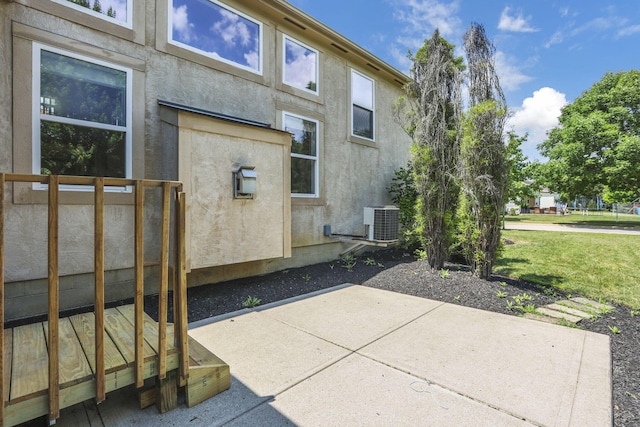 7511 Windsor Dr, Dublin, OH 43016 - view of patio / terrace