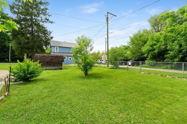 115 Maple Ave, Utica, OH 43080 - view of yard featuring a storage unit