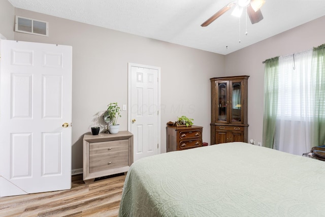 115 Maple Ave, Utica, OH 43080 - bedroom featuring light wood-style floors and a ceiling fan