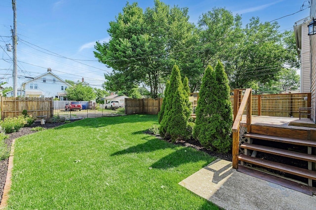 520 E Jenkins Ave, Columbus, OH 43207 - view of yard with a deck