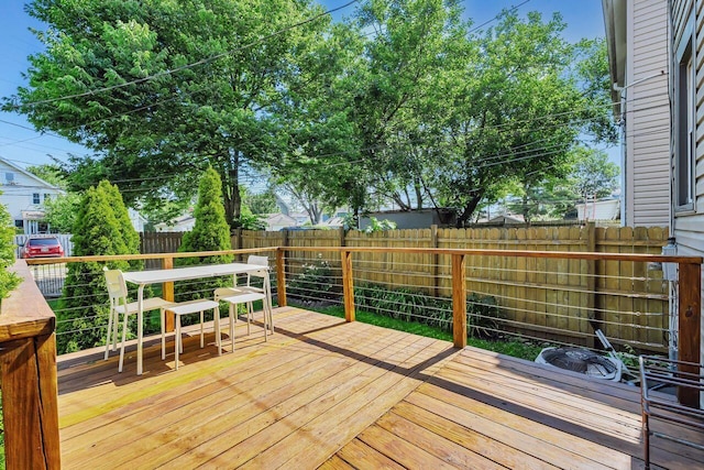 520 E Jenkins Ave, Columbus, OH 43207 - wooden deck with a fenced backyard