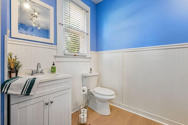520 E Jenkins Ave, Columbus, OH 43207 - bathroom with wood finished floors, a wainscoted wall, and vanity