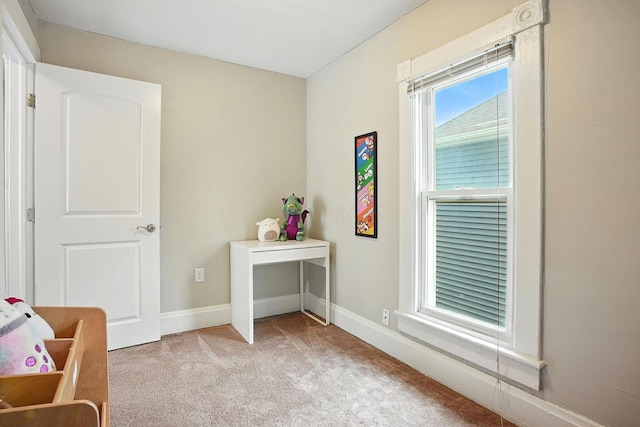628 Reinhard Ave, Columbus, OH 43206 - living area featuring light carpet and baseboards