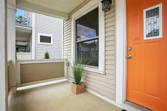 628 Reinhard Ave, Columbus, OH 43206 - entrance to property featuring covered porch