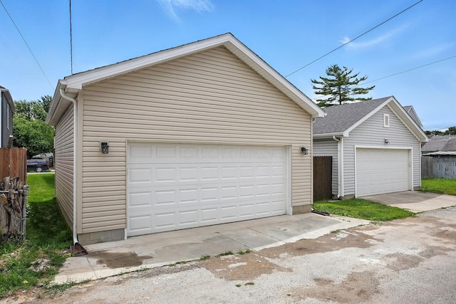 628 Reinhard Ave, Columbus, OH 43206 - view of front facade with a detached garage and an outdoor structure