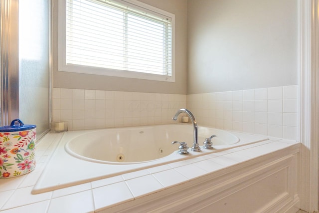 13191 Brandon Cir, Pickerington, OH 43147 - bathroom with a tub with jets