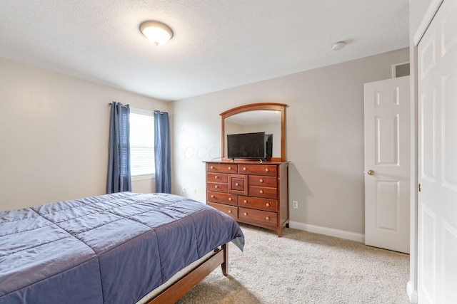 13191 Brandon Cir, Pickerington, OH 43147 - bedroom with light carpet and a textured ceiling