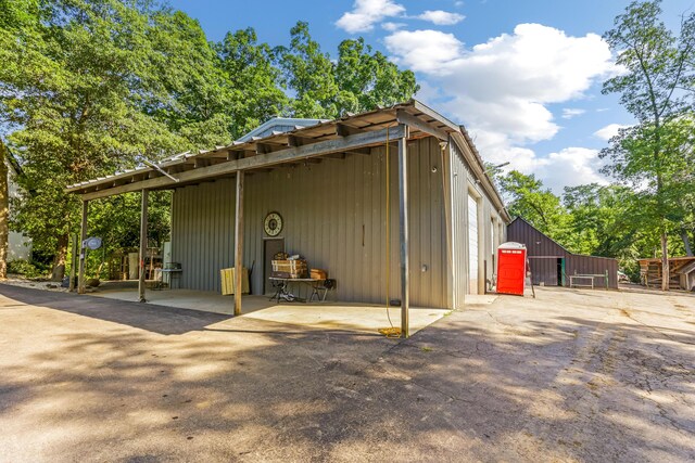 1800 Lynnbrook Ct, Orient, OH 43146 - rear view of property with a pole building and an outdoor structure