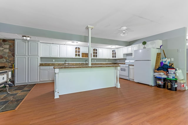 1800 Lynnbrook Ct, Orient, OH 43146 - kitchen with white appliances, a ceiling fan, dark countertops, and glass insert cabinets