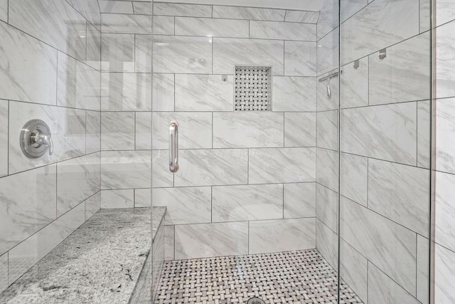 1382 S 5th St, Columbus, OH 43207 - bathroom with a shower stall