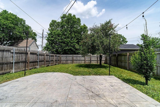 1382 S 5th St, Columbus, OH 43207 - fenced backyard with a patio