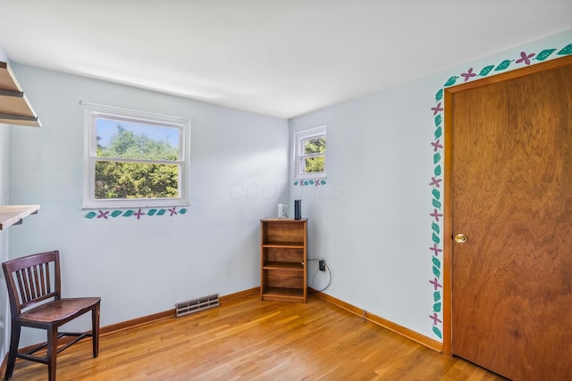 6750 Schreiner St E, Worthington, OH 43085 - living area featuring light wood-style floors and baseboards