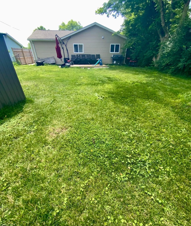 2901 Nuway Rd, Columbus, OH 43207 - view of yard