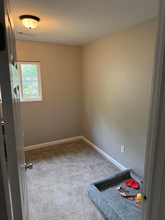 2901 Nuway Rd, Columbus, OH 43207 - carpeted empty room with baseboards