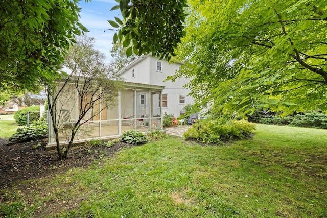 2681 Montcalm Rd, Columbus, OH 43221 - view of grassy yard with a patio area and a sunroom