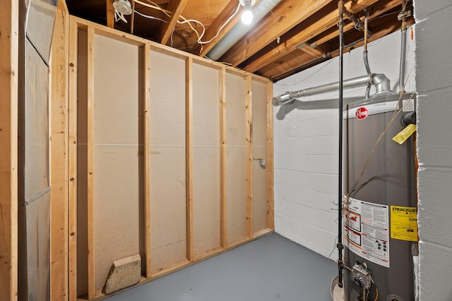 2681 Montcalm Rd, Columbus, OH 43221 - unfinished basement featuring gas water heater