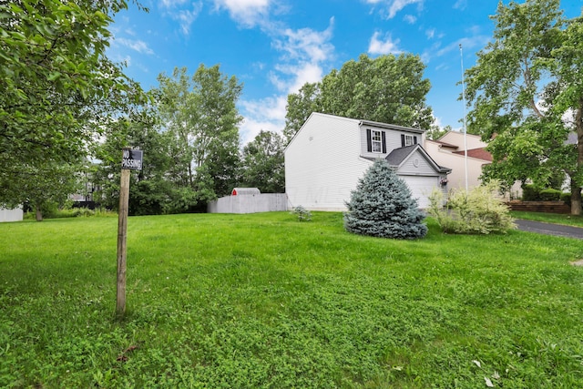 3490 Blendon Bend Way, Columbus, OH 43231 - view of yard with a garage