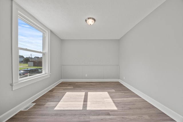 1765 S 8th St, Columbus, OH 43207 - empty room with wood finished floors and baseboards