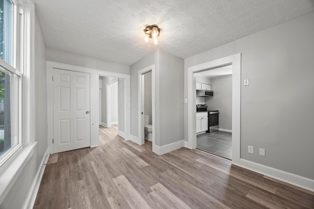 1765 S 8th St, Columbus, OH 43207 - empty room featuring wood finished floors and a textured ceiling