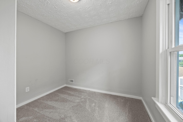 1765 S 8th St, Columbus, OH 43207 - unfurnished room with carpet and a textured ceiling