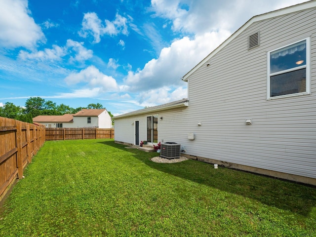 1225 El Toro Dr, Columbus, OH 43204 - view of fenced backyard