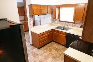 11280 US Highway 23, Lockbourne, OH 43137 - kitchen with brown cabinets, a peninsula, and light countertops