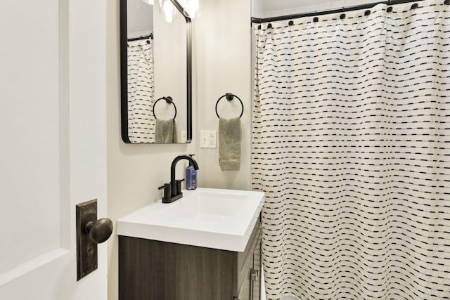 718 Harding Ave, Lancaster, OH 43130 - bathroom featuring vanity and a shower with curtain