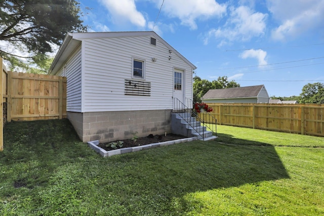 718 Harding Ave, Lancaster, OH 43130 - rear view of house featuring entry steps