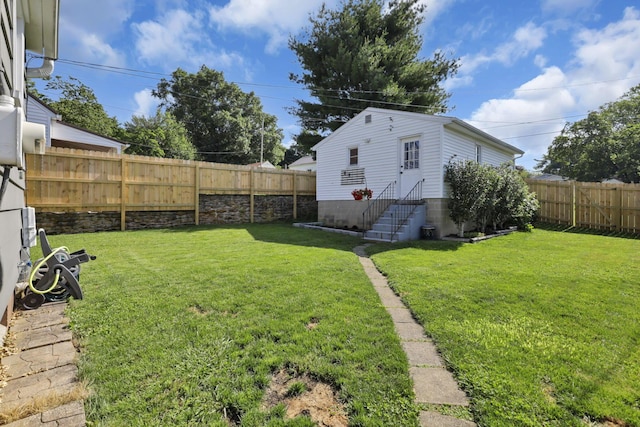 718 Harding Ave, Lancaster, OH 43130 - fenced backyard with entry steps
