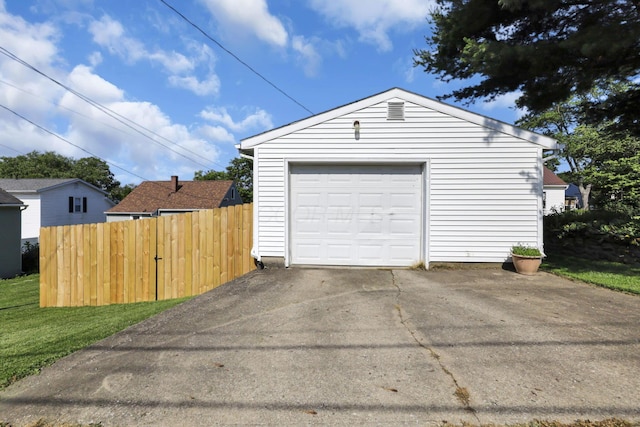 718 Harding Ave, Lancaster, OH 43130 - detached garage featuring asphalt driveway