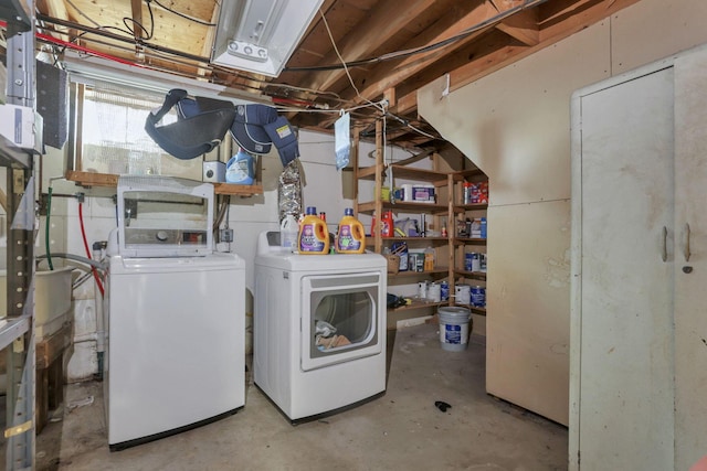 11620 Highland Park, Logan, OH 43138 - laundry area featuring independent washer and dryer