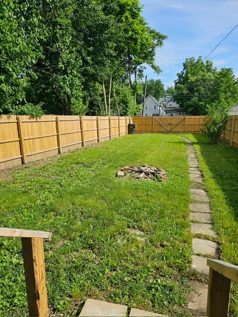 689 Reinhard Ave, Columbus, OH 43206 - view of fenced backyard