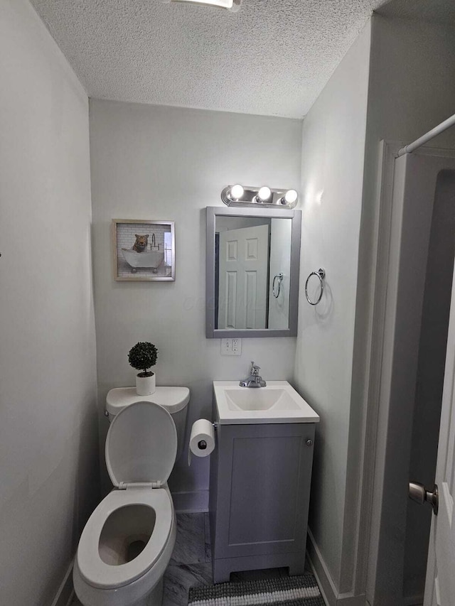 689 Reinhard Ave, Columbus, OH 43206 - bathroom featuring a textured ceiling and vanity