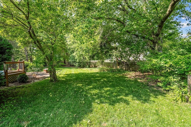 4905 Mckenna Ct, Columbus, OH 43221 - view of yard featuring a deck