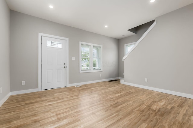 310 S Ogden Ave, Columbus, OH 43204 - entrance foyer with light wood-style floors and recessed lighting