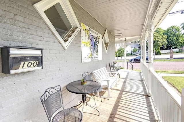100 E Ohio Ave, Mount Vernon, OH 43050 - view of wooden porch