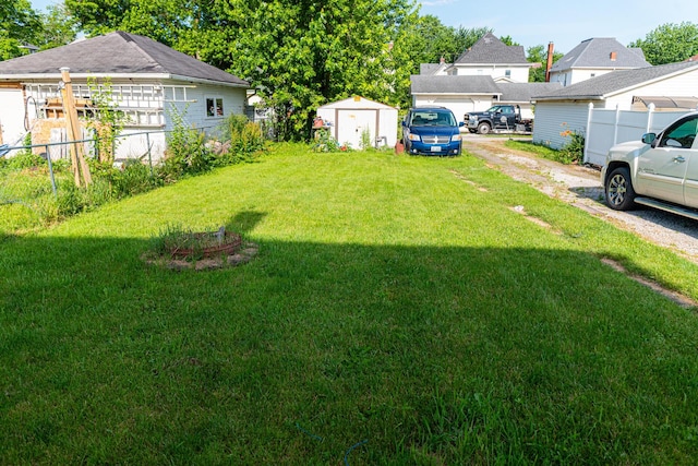 559 Pearl St, Marion, OH 43302 - view of yard featuring a shed