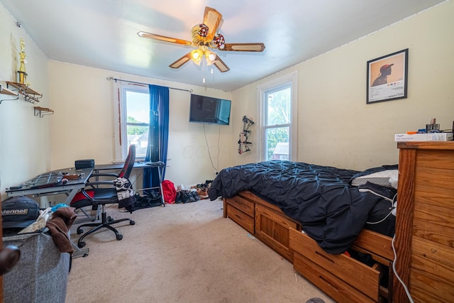 559 Pearl St, Marion, OH 43302 - bedroom with carpet flooring, an office area, and ceiling fan