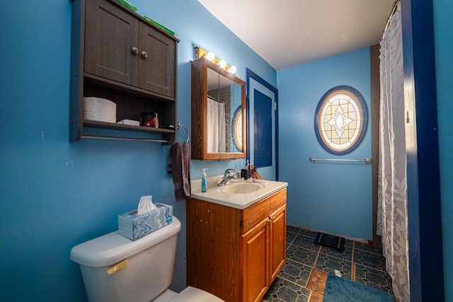 559 Pearl St, Marion, OH 43302 - bathroom with vanity and toilet