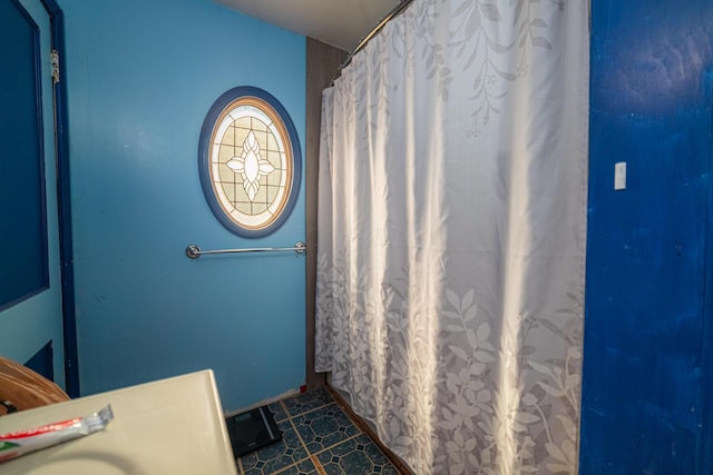559 Pearl St, Marion, OH 43302 - view of full bathroom