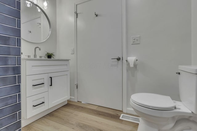 1080 Coonpath Rd NW, Lancaster, OH 43130 - bathroom featuring wood finished floors and vanity