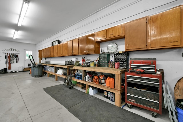 4619 Spring Hill Rd, Heath, OH 43056 - garage with a workshop area