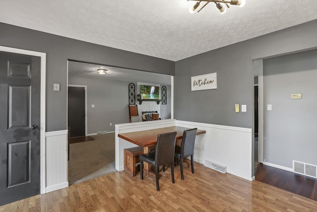 748 Forward Pass Rd SW, Pataskala, OH 43062 - dining room featuring wood finished floors, wainscoting, and a textured ceiling