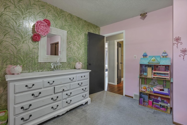 748 Forward Pass Rd SW, Pataskala, OH 43062 - carpeted bedroom with wallpapered walls and a textured ceiling