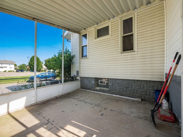 211 E Jenkins Ave, Columbus, OH 43207 - view of patio / terrace