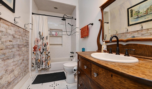 1447 Fair Ave, Columbus, OH 43205 - full bathroom featuring vanity and shower / bath combo