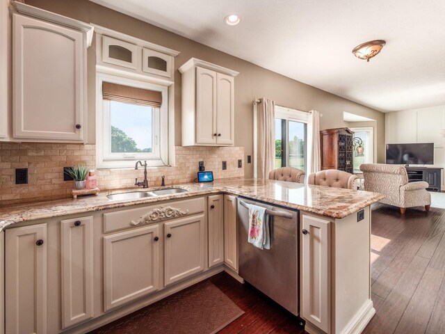 7635 Overland Trl, Delaware, OH 43015 - kitchen featuring stainless steel dishwasher, open floor plan, a peninsula, plenty of natural light, and recessed lighting